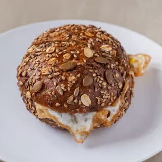 Fresh Organic Egg on 7-Grain Roll.